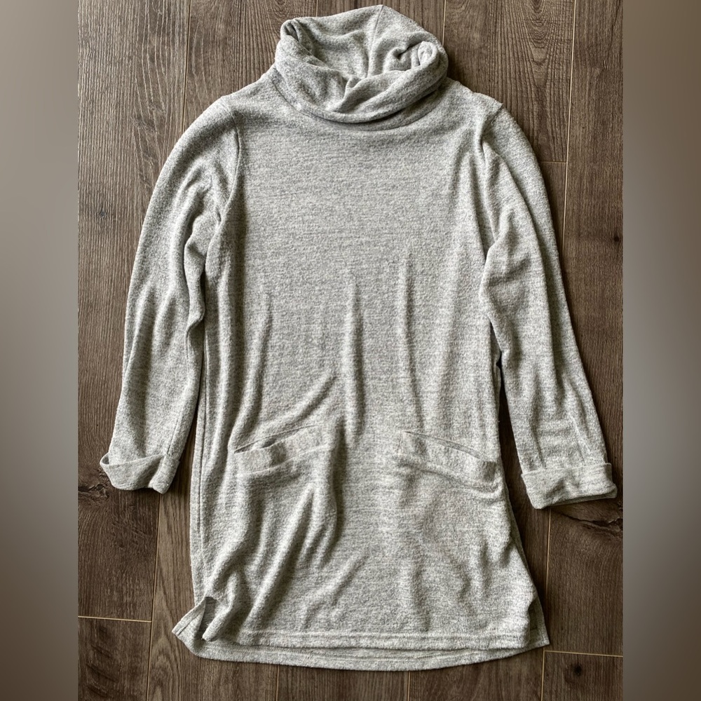 3/$15 La Madonna grey, light, mock neck, sweater dress with pockets size sm